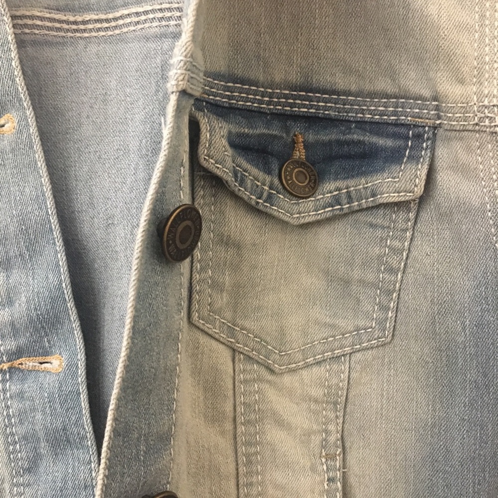 Cropped Jean Jacket - Picture 3 of 6